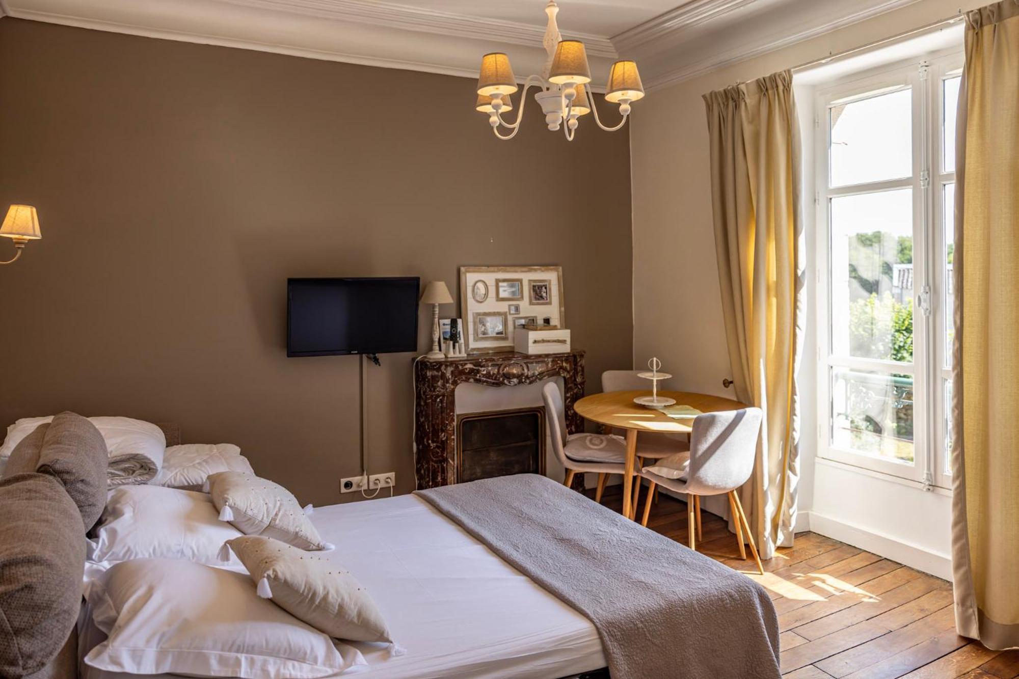 Domaine De La Clauzure Hotell La Roche-Canillac Eksteriør bilde